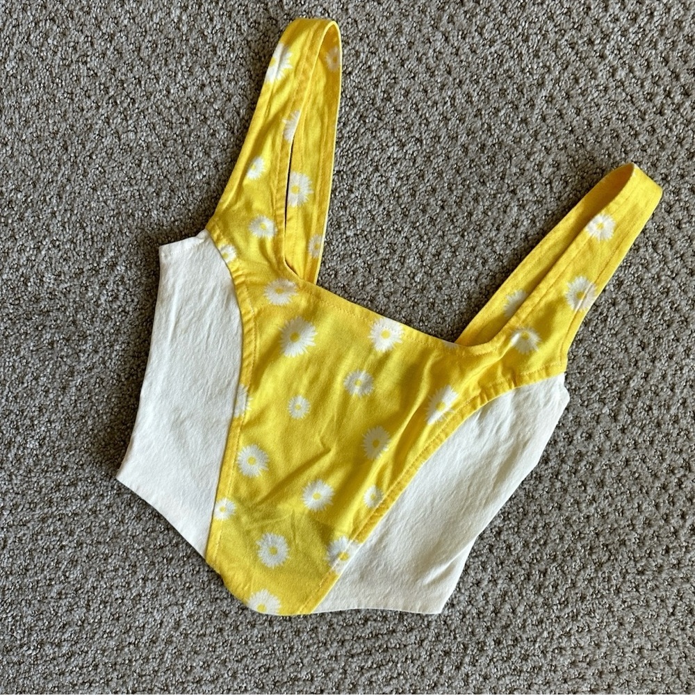 Carmín for Dolls Kill Daisy Bustier Top – Yellow & White